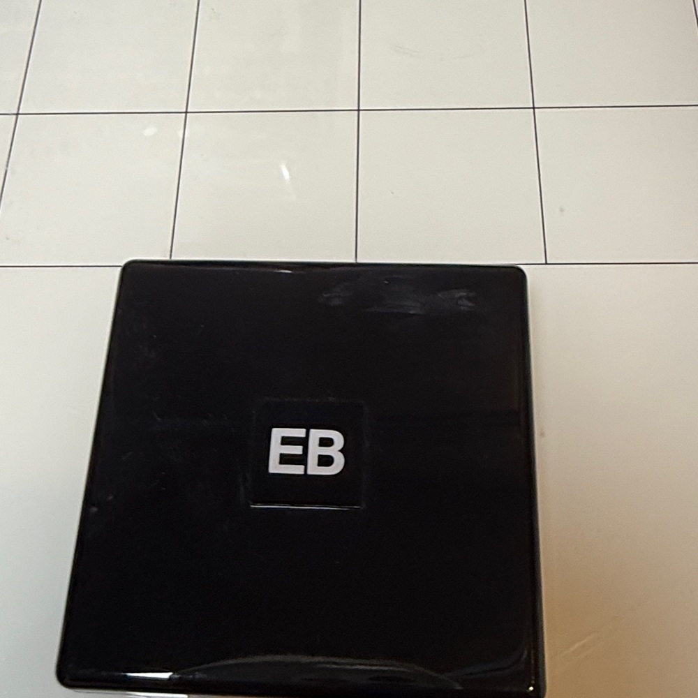 Edward Bess eyeshadow trio palette soft smoke 02 - Picture 4 of 5